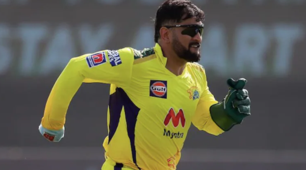 CSK vs KKR: MS Dhoni outperforms Dinesh Karthik to lead list of wicketkeepers with most catches in IPL