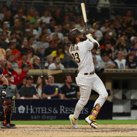 Tatis hits 40th homer, but Padres can’t get out of Velasquez’s starting hole