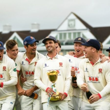 Essex makes County Championship by 45 for Clinch Division Two Titles