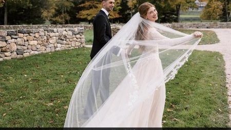 In a lavish wedding, Bill and Melinda Gates’ daughter walks down the aisle.