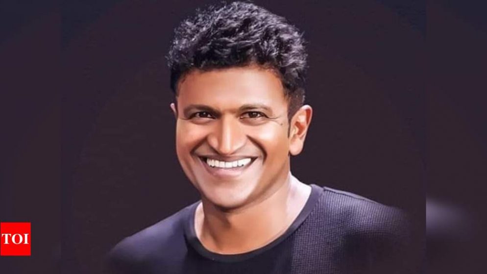 Fans of late actor Puneeth Rajkumar gathered to grab one final look of him.