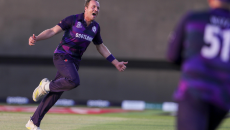 Richie Berrington took a brilliant one-handed “Masterclass” catch for Scotland in T20 World Cup: Watch