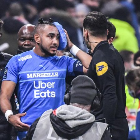 The Lyon-Marseille match has been called off after Dimitri Payet was hit with a bottle.