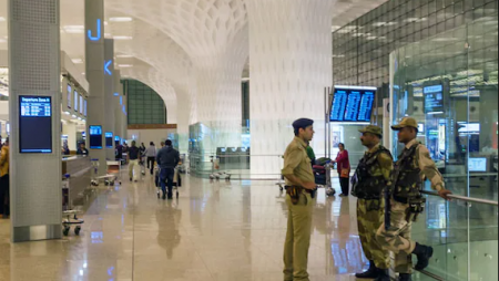 Arrivals are “smooth”, according to the Delhi Airport, as new Omicron rules take effect.