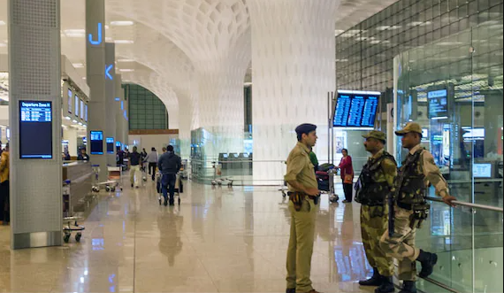 Arrivals are “smooth”, according to the Delhi Airport, as new Omicron rules take effect.