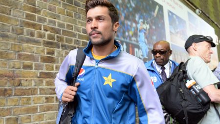 Mohammad Amir, an ex-Pakistan sprinter, has signed with Gloucestershire.
