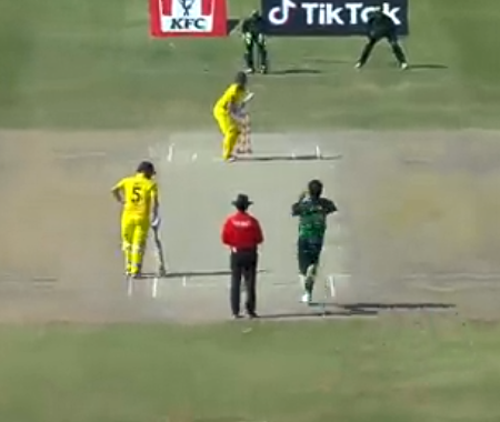 Shaheen Afridi bowls Travis Head out on the first ball of the third ODI.