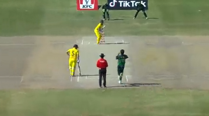 Shaheen Afridi bowls Travis Head out on the first ball of the third ODI.
