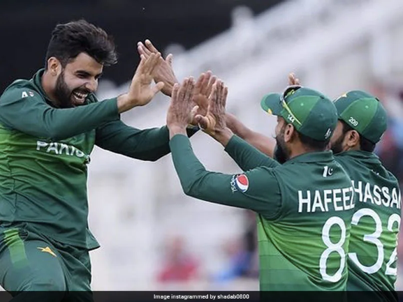 Shadab Khan, a Pakistan cricketer, trolls a teammate on Twitter.