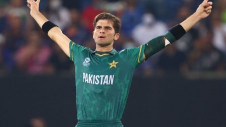 Despite being injured, Shaheen Afridi travels with the Pakistan squad.