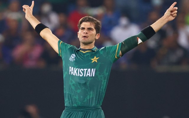 Despite being injured, Shaheen Afridi travels with the Pakistan squad.