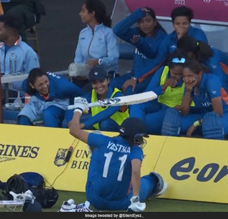 Yastika Bhatia Crashes During CWG 2022 Final, Splitting Indian Teammates
