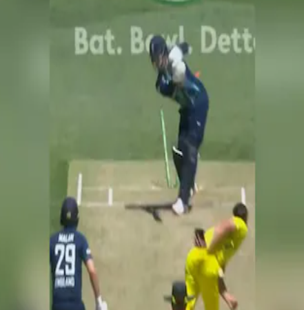 Jason Roy is duped by Mitchell Starc in the first ODI with a “Trademark Inswinger,” as seen on television.