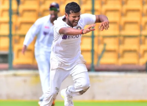 With nine wickets in the game, Saurabh Kumar leads India and Bangladesh to a draw.