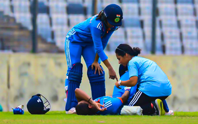 Harmanpreet Kaur retires injured after being whacked on the hand